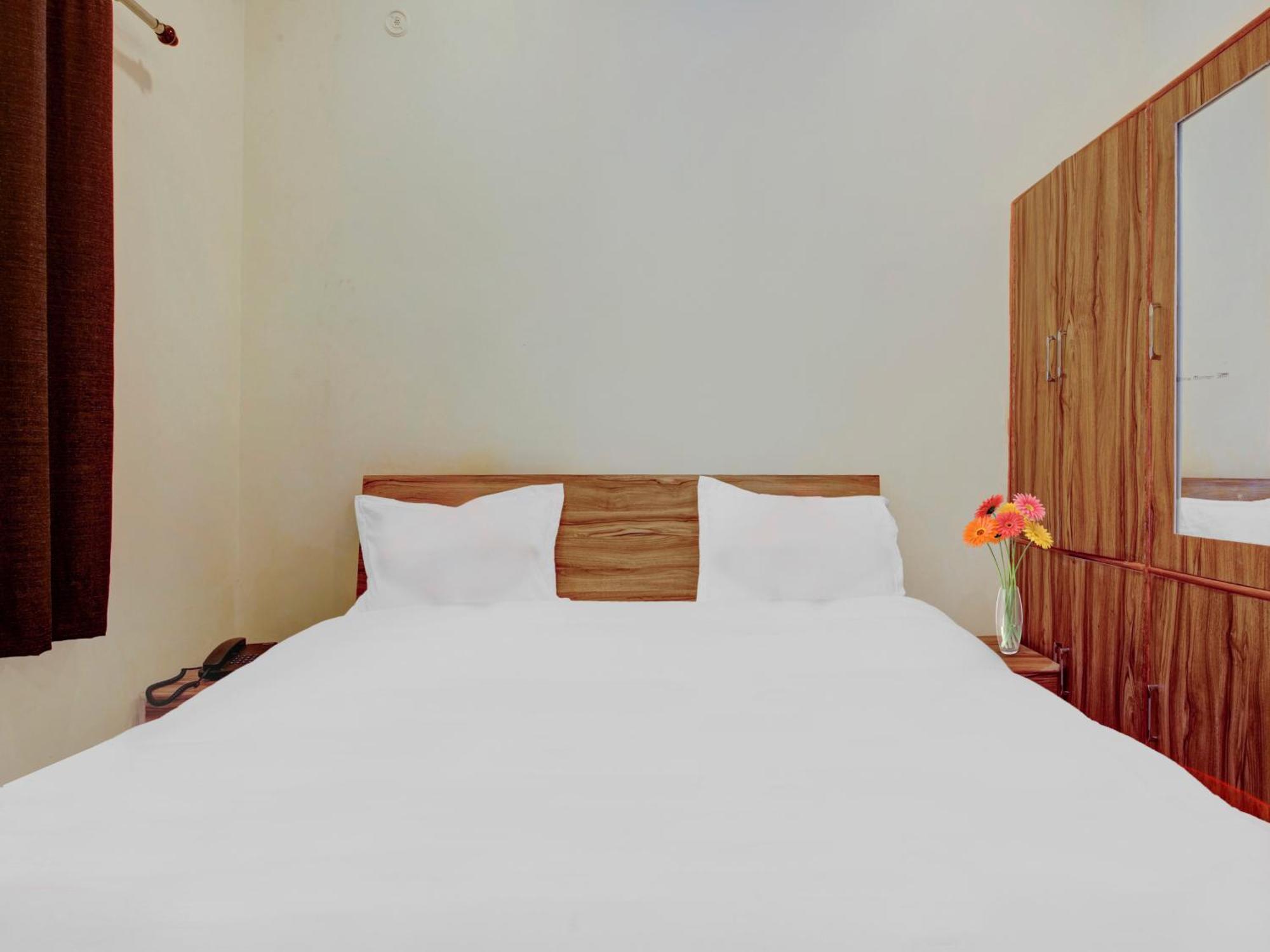 Hotel Kailasha Uttarkāshi Kültér fotó