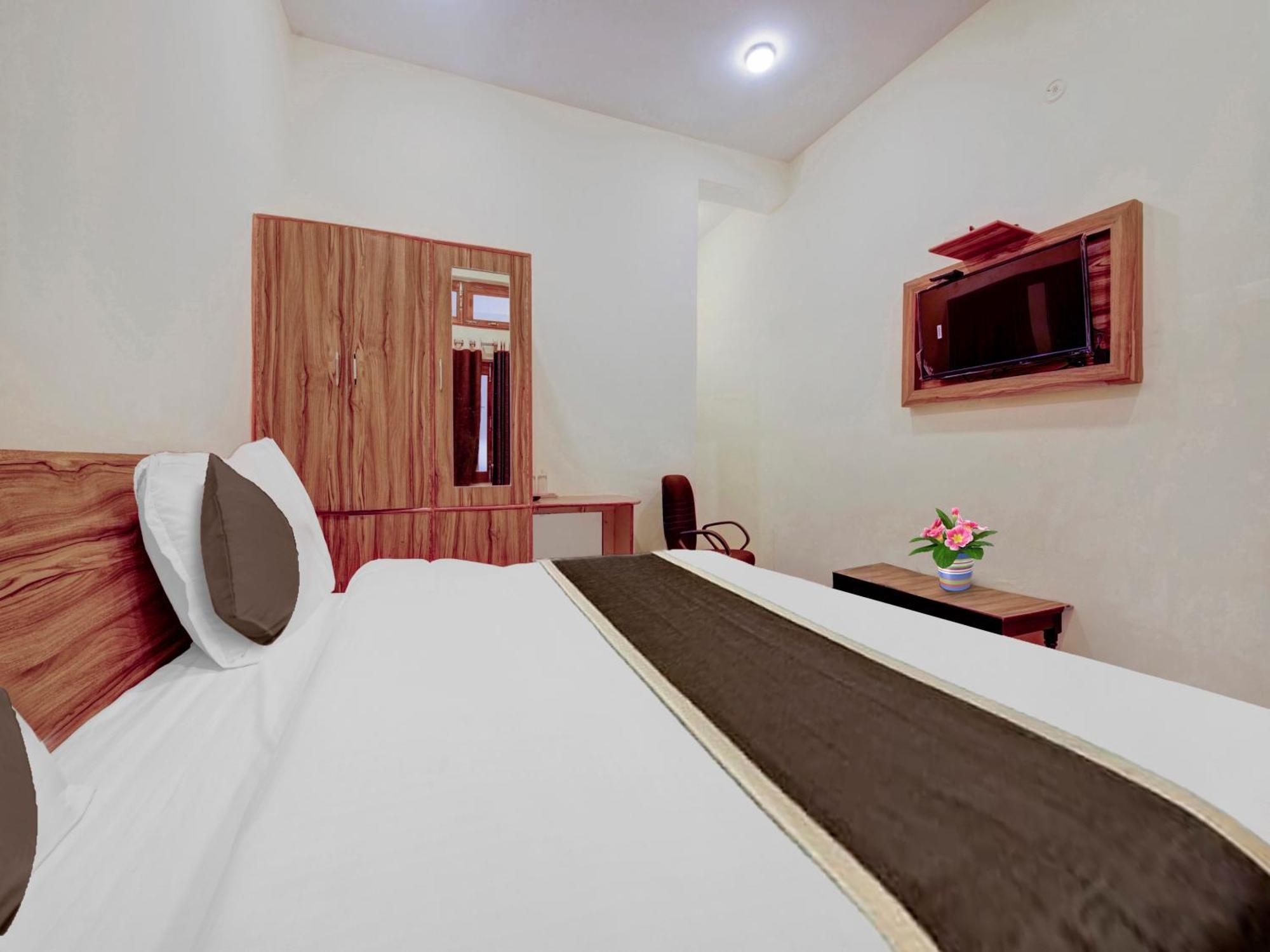 Hotel Kailasha Uttarkāshi Kültér fotó